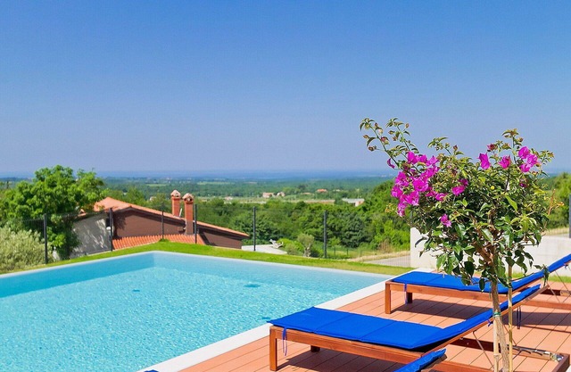 Beautiful private villa for 8 people with WIFI, A/C, private pool, TV, patio and panoramic view