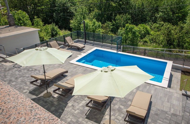 Beautiful private villa for 10 guests with WIFI, private pool, A/C, TV and terrace