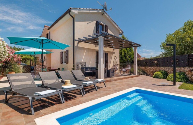Beautiful private villa for 6 people with WIFI, private pool, A/C, TV, terrace and pets allowed