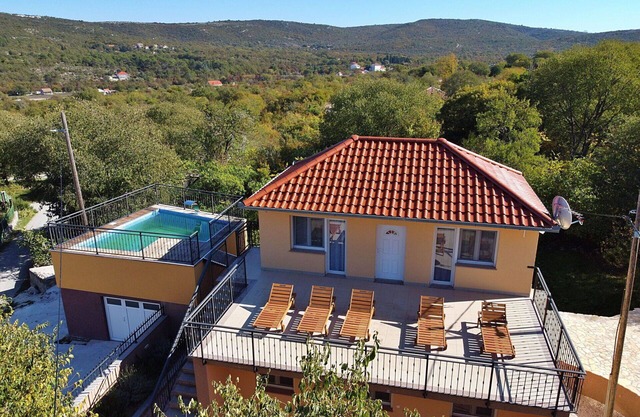 Beautiful private villa with A/C, WIFI, private pool, hot tub, TV, terrace and pets allowed