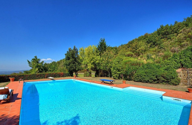 Beautiful private villa with private pool, A/C, WIFI, TV and panoramic view, close to Arezzo