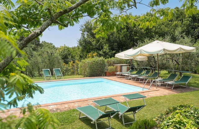 Beautiful private villa for 14 people with WIFI, A/C, private pool, TV, patio and panoramic view
