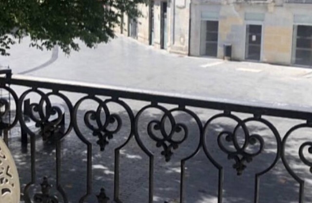 Beautiful, quiet apartment with balcony in the heart of the historic center.