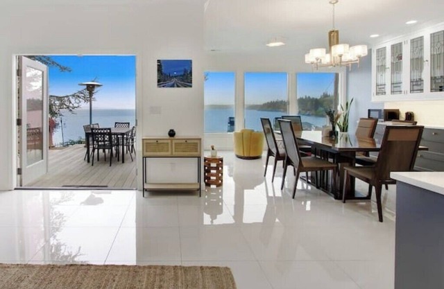 Beautiful Redondo Home w/Puget Sound+Mountain View