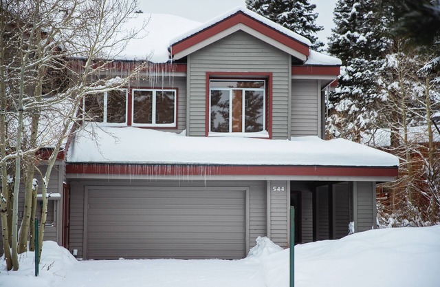 Beautiful Remodeled Luxury Townhome for large groups - Snowcreek 4 - BTC # 7382