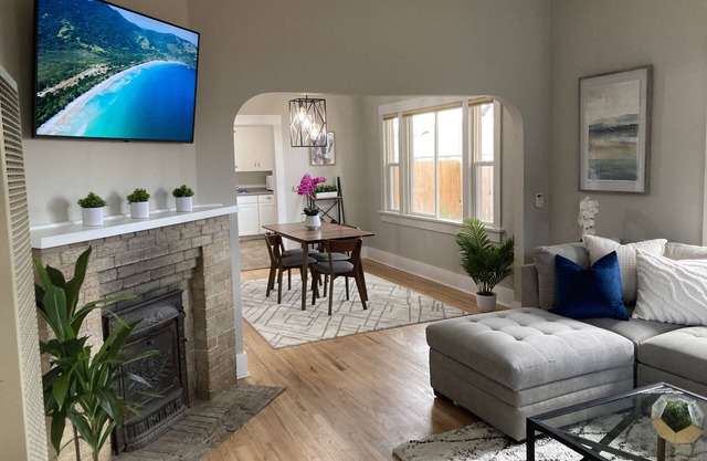 Beautiful remodeled 2 bedroom home near the Rio Grande river