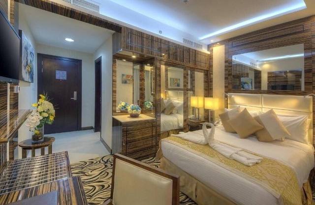 Beautiful Room Near Sharaf Dg Metro By E R