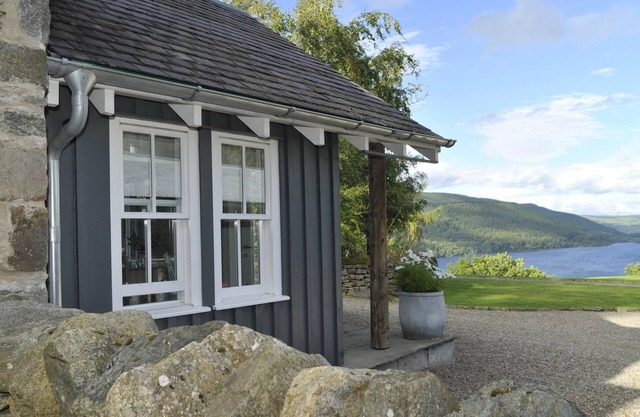 Beautiful Sky Cottage overlooking Loch Tay