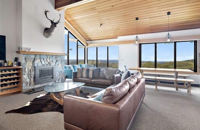 Beautiful Spacious Ski Chalet