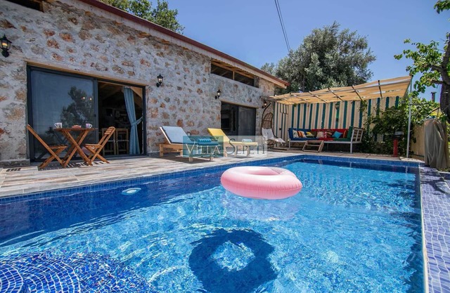 Beautiful stone & wood villa private pool&jacuzi