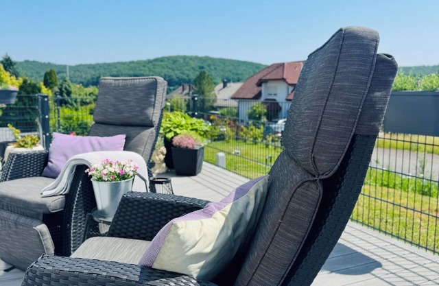 Beautiful, sun-drenched vacation apartment on the Dünsberg - surrounded by greenery