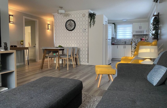 Beautiful sunny accommodation (32 days +)