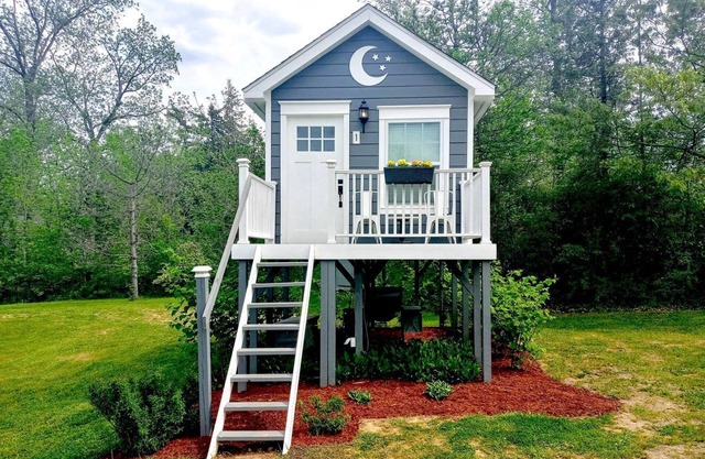 Beautiful Treehouse Under The Stars Near Wolverine, Michigan
