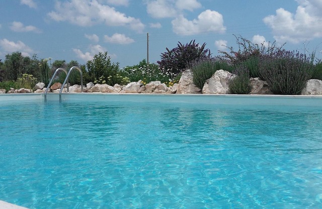 Beautiful Two Bedroomed Trullo, Private Swimming Pool, Countryside Views & Wifi