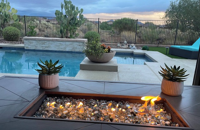 Beautiful Vacation Home Incredible views, enjoy your private oasis with pool&spa