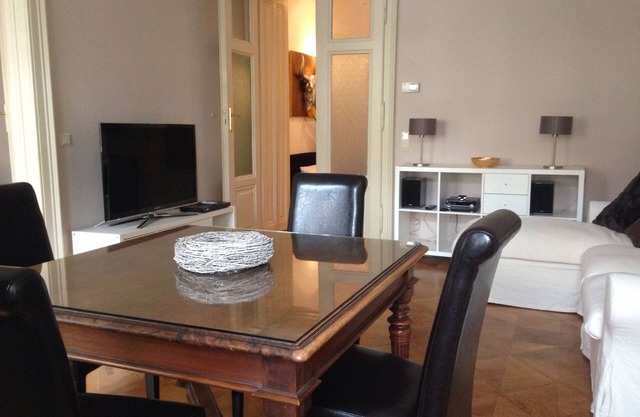 Beautiful very centrally located apartment in a renovated old building