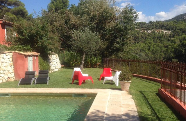 BEAUTIFUL VILLA, WITH POOL, 20 MIN FROM NICE