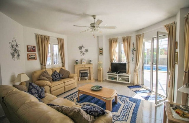 Beautiful Villa, 3-Bed, 3-Bath, Fly-Free Enclosed Private Pool, In Town