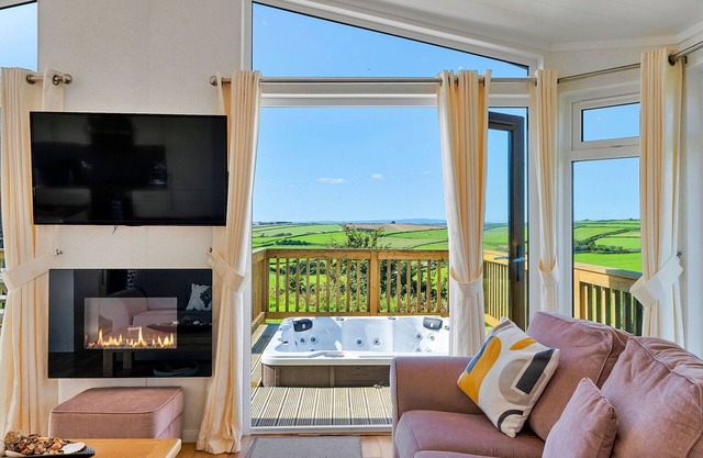 Beautiful villa for 6 people with WIFI, hot tub, pool, terrace and pets allowed