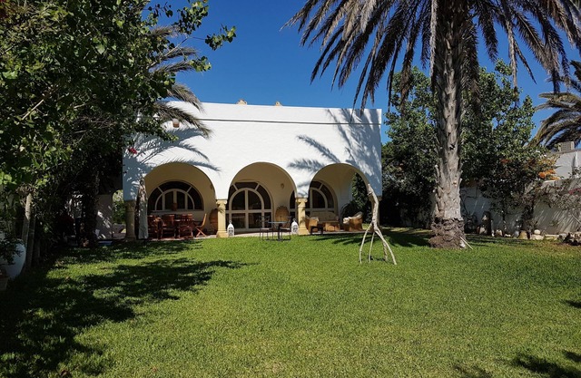 Beautiful villa in Hammammet (Les Deux Oueds) by the sea