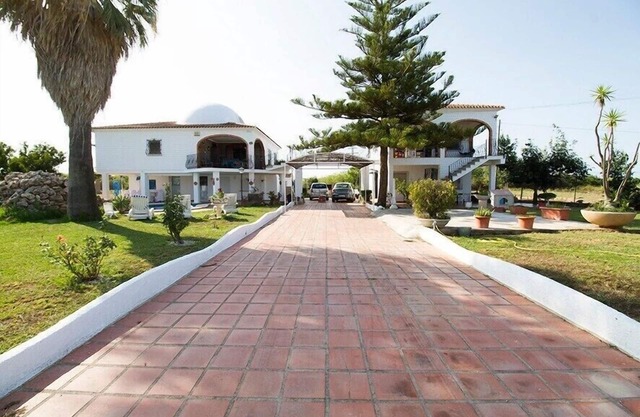 Beautiful villa in the middle of the Valencian orchard