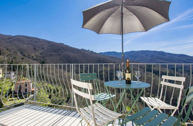 Beautiful villa for 6 guests with WIFI, private pool, TV, terrace and pets allowed