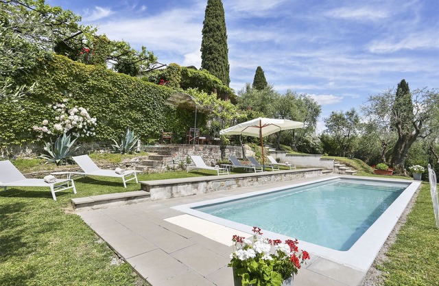 BEAUTIFUL VILLA JUST OUTSIDE LUCCA WITH MAJORDOMO