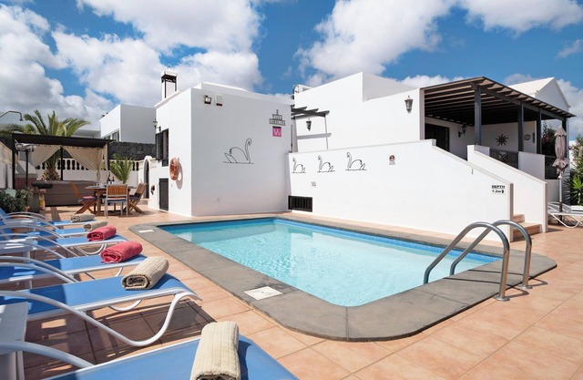 Beautiful Villa, Sea Views, Heated Pool, Jacuzzi, Air Conditioning & WiFi