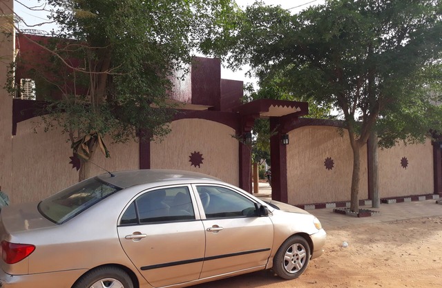 Beautiful villa with 6 bedrooms, 5 showers, hot/cold water and ample parking space