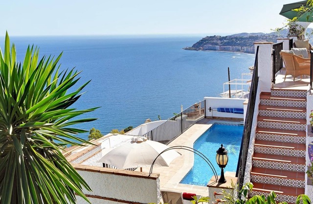 Beautiful Villa with Sea Views, Pool, Garden & Wi-Fi