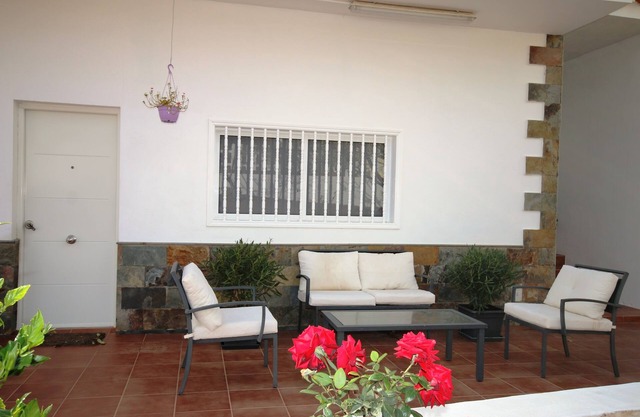 Beautiful villa with garden, Jacuzzi and sea views