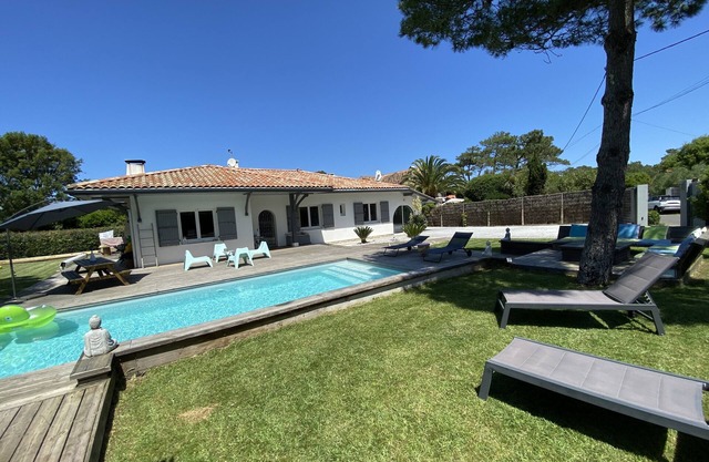 Beautiful villa with pool 2 steps from the ocean