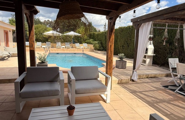Beautiful villa with pool ideal for 1 or 2 families