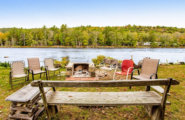 Beautiful waterfront home with hot tub & firepit - right on the river's edge