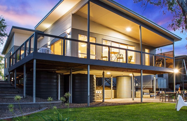 Beautiful waterfront holiday house, overlooking Murray River. Privately owned.