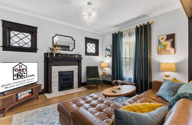 Beautiful Westport Manor - Remodeled with 3 King beds!