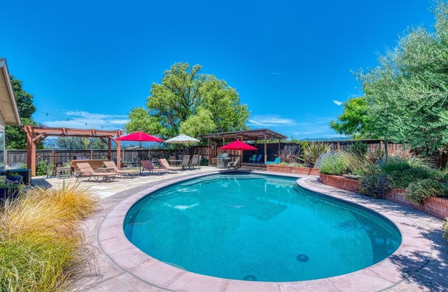 Beautiful Wine Country Retreat w/New Pool & Kitchen, Game Room Barn & Views!