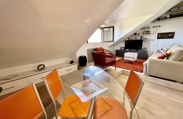 Beautifull and calm beach apartment with sea views, beach just in front