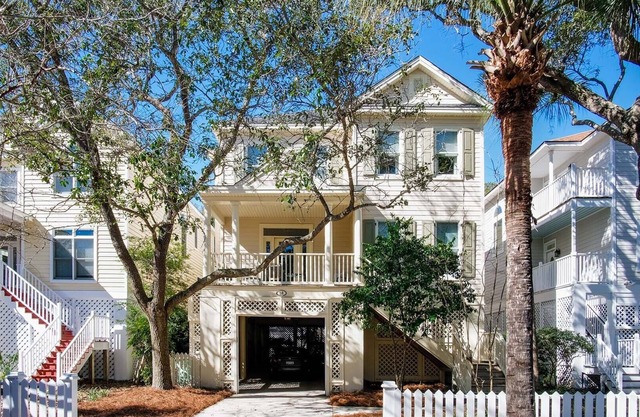 Beautifully decorated home in Wild Dunes with beach access and rooftop deck