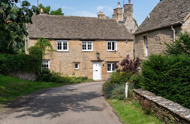 Beautifully presented holiday cottage with luxurious touches - Woodman Cottage