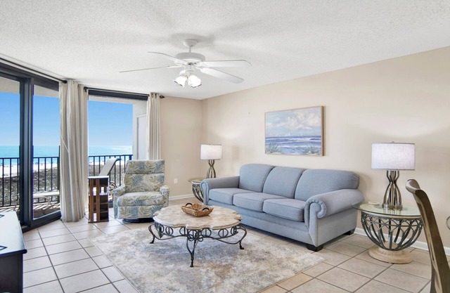 Beautifully Updated Phoenix VI 2BR 4th Floor Condo!