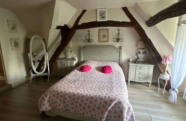 Bed and Breakfast 'English Roses' with Private Pool, Shared Garden and Wi-Fi
