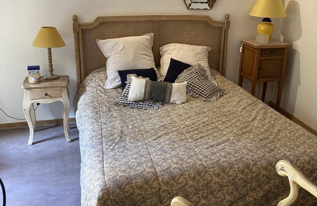 Bed and Breakfast 'Gourmandise' with Shared Pool, Wi-Fi and Air Conditioning