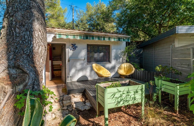 Bed and Breakfast 'Rouge' with Shared Pool, Wi-Fi and Air Conditioning