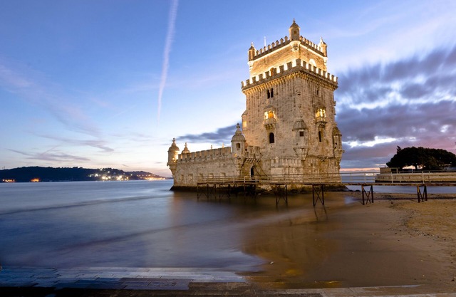 Belem! Charming 2 Bedroom Apartment w terrace, Wifi & free street parking