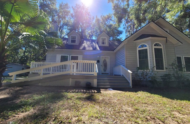 BELL POINT: Pet-Friendly Vacations, Graduations, Reunions, Weddings and more!