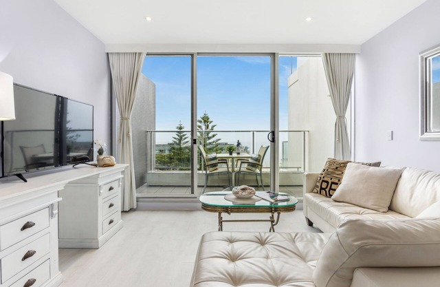 Belle Escapes - Bay View Lookout