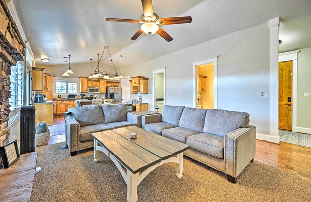 Bellemont Family Home w/Hot Tub & Playground Set