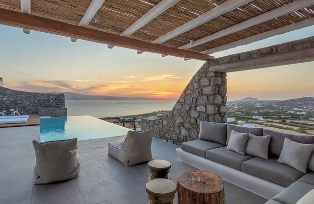 Bellevue Villa Three – 130sqm villa, infinity sea-view pool – heated on request