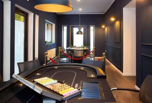 Belmonte Whirlpool-Sauna-Billard-Kicker-Kino